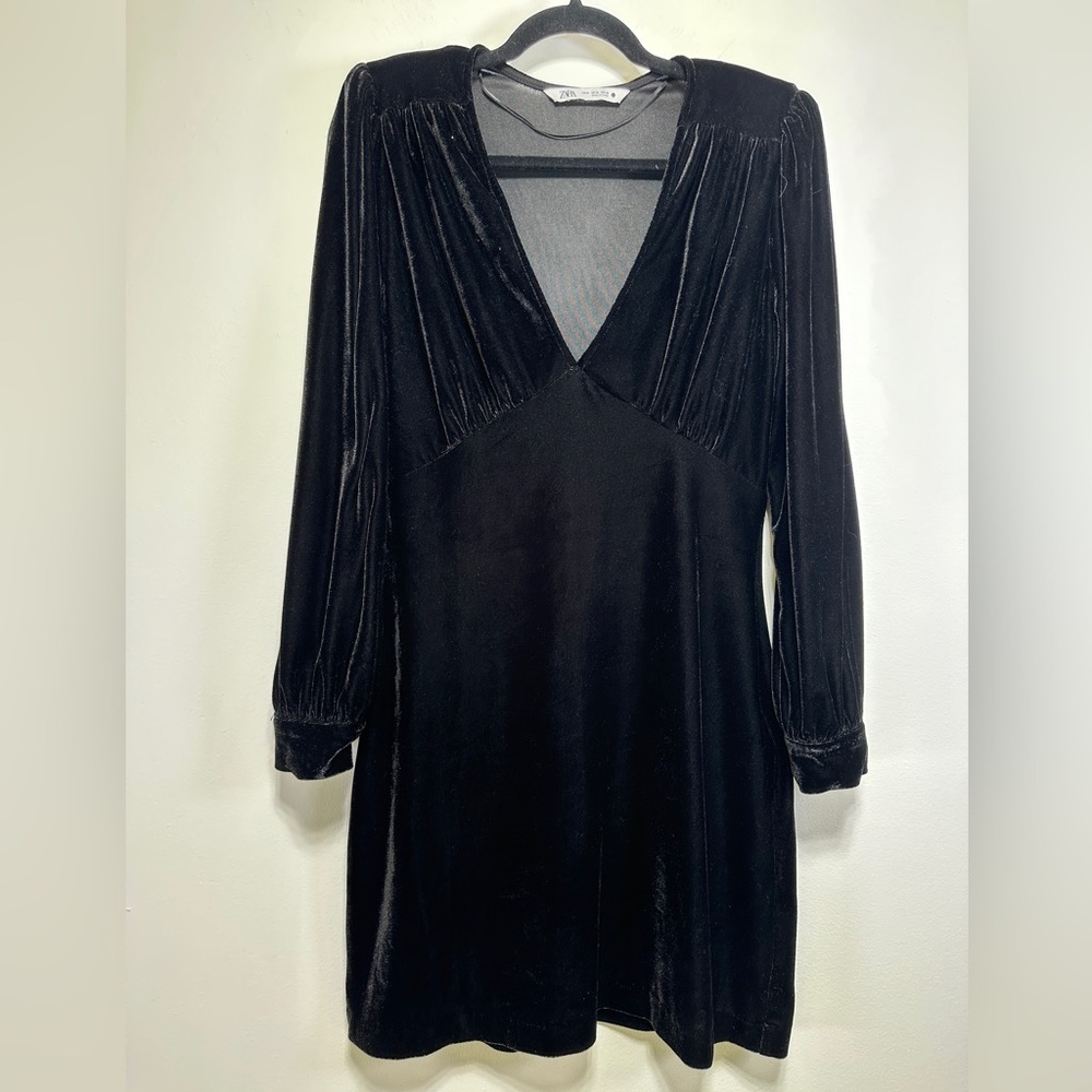Vintage-Inspired Black Velvet V-Neck Dress
